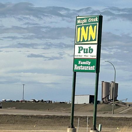 Maple Creek Motor Inn מראה חיצוני תמונה