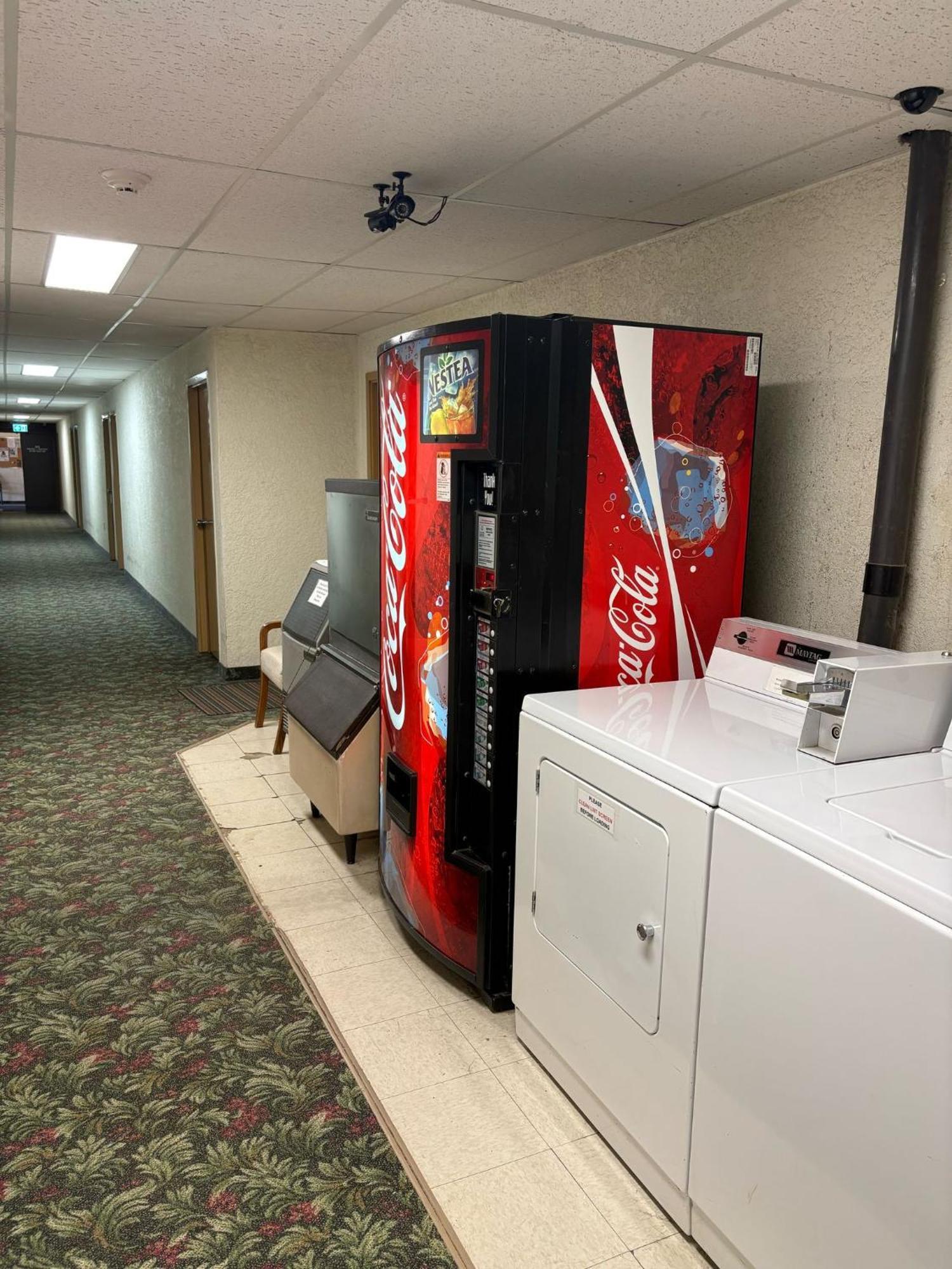 Maple Creek Motor Inn מראה חיצוני תמונה