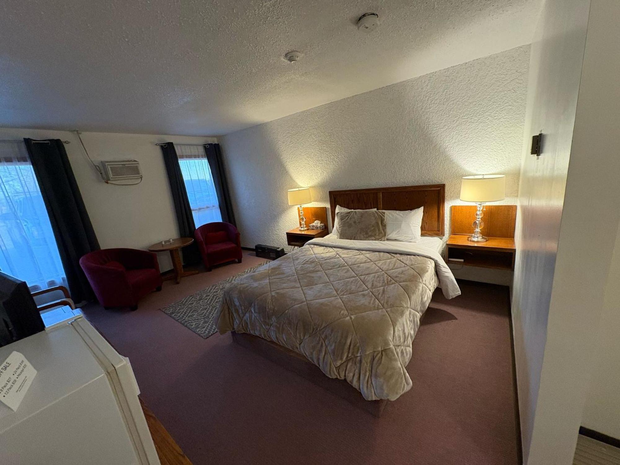 Maple Creek Motor Inn מראה חיצוני תמונה