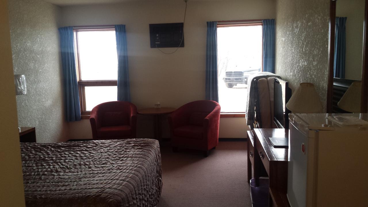Maple Creek Motor Inn מראה חיצוני תמונה