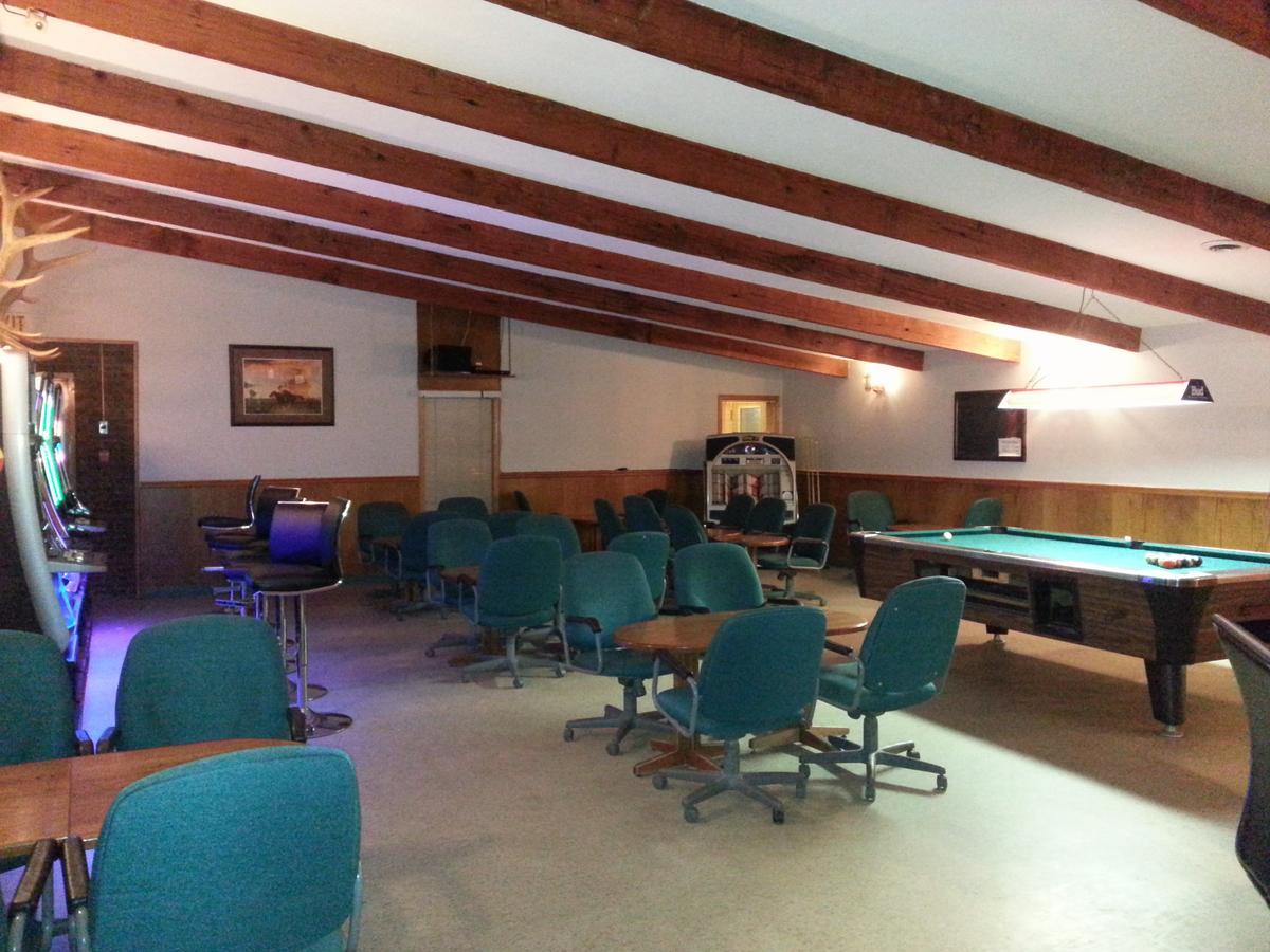 Maple Creek Motor Inn מראה חיצוני תמונה