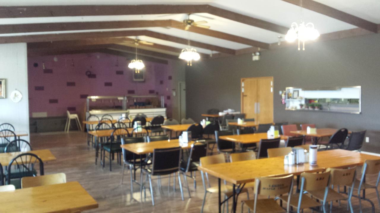 Maple Creek Motor Inn מראה חיצוני תמונה