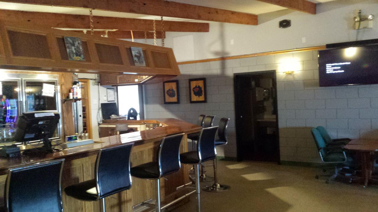 Maple Creek Motor Inn מראה חיצוני תמונה
