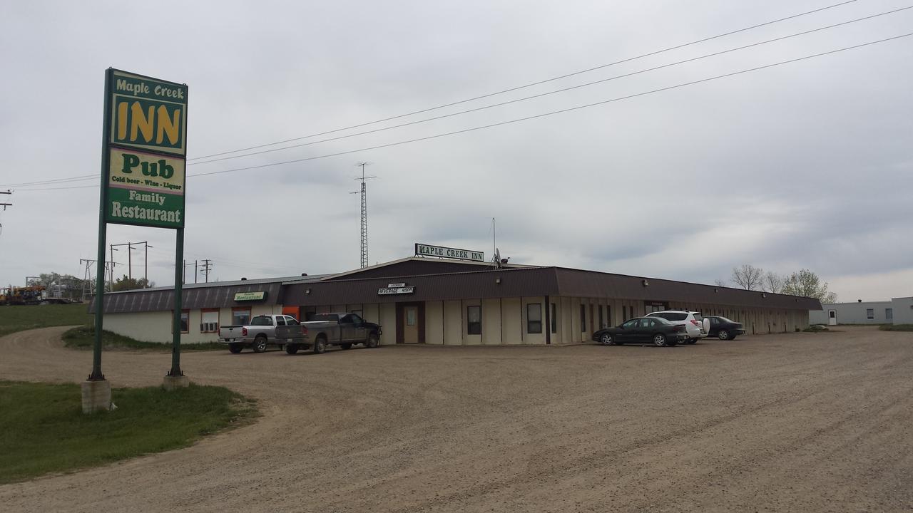 Maple Creek Motor Inn מראה חיצוני תמונה