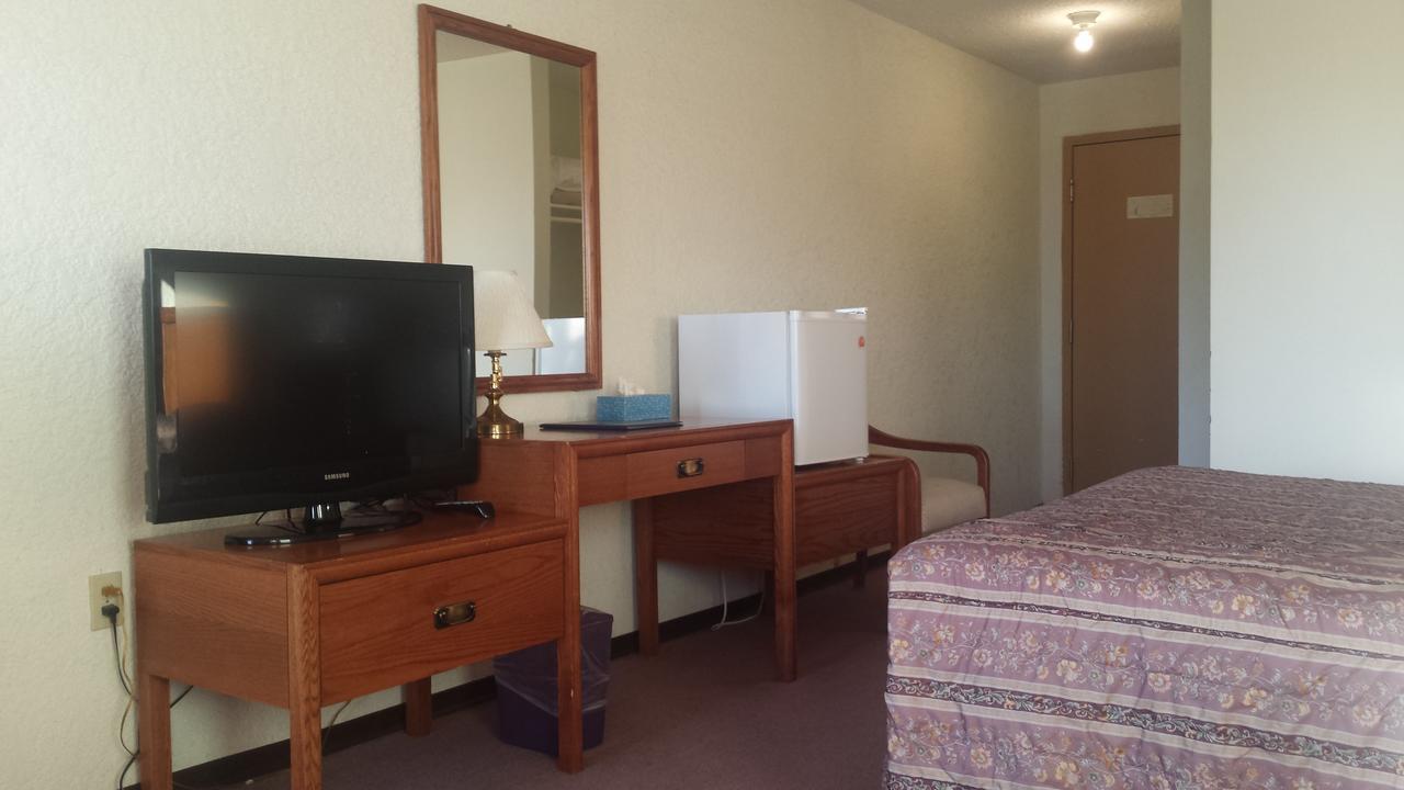 Maple Creek Motor Inn מראה חיצוני תמונה