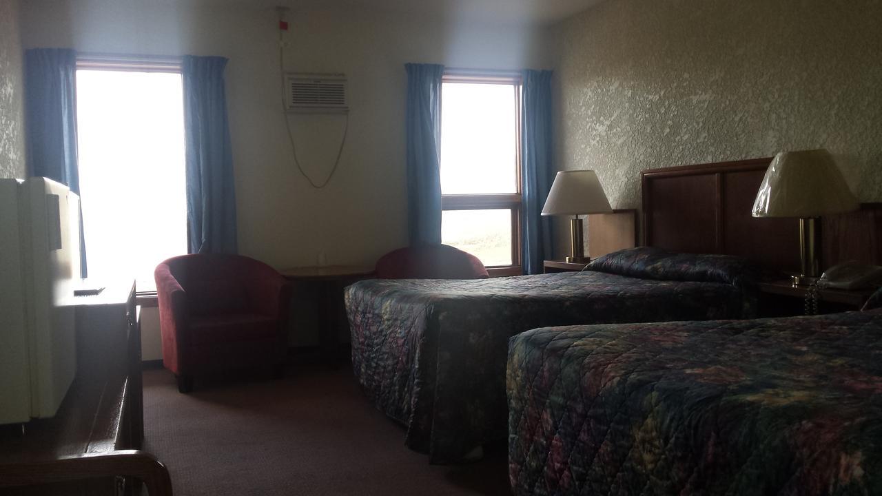 Maple Creek Motor Inn מראה חיצוני תמונה